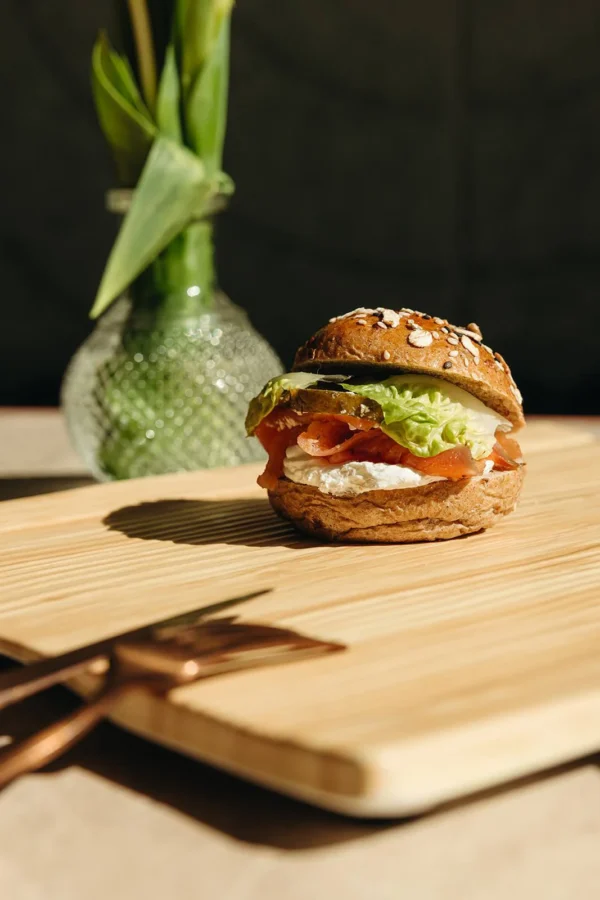 Bocata de salmón, queso y eneldo (15- 20 - 25 uds)