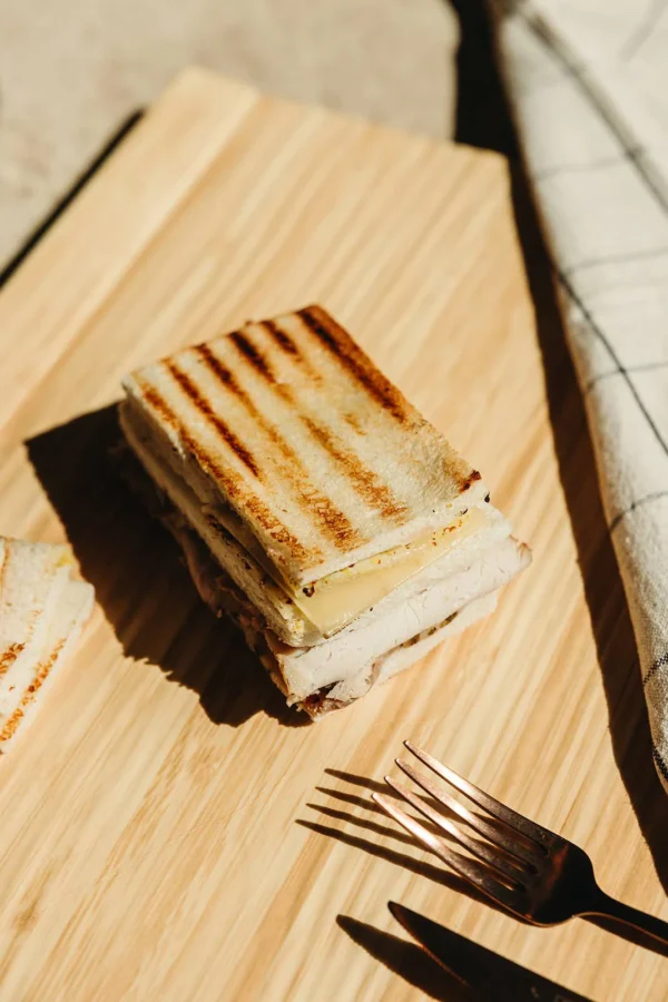 Sandwich de pastrami y mozzarella trufada (15- 20 - 25 uds) - Imagen 2