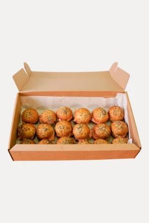 Bocata multicereal de salmón ahumado con queso y eneldo